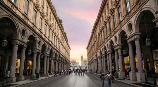 Deposito bagagli Torino: come muoversi in città senza pensieri anche di sera